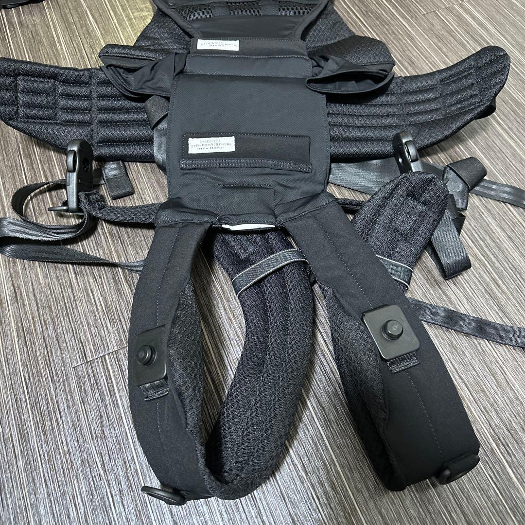 【Airbuggy】美品　ジェットブラック 抱っこ紐 メッシュ素材 説明書付き