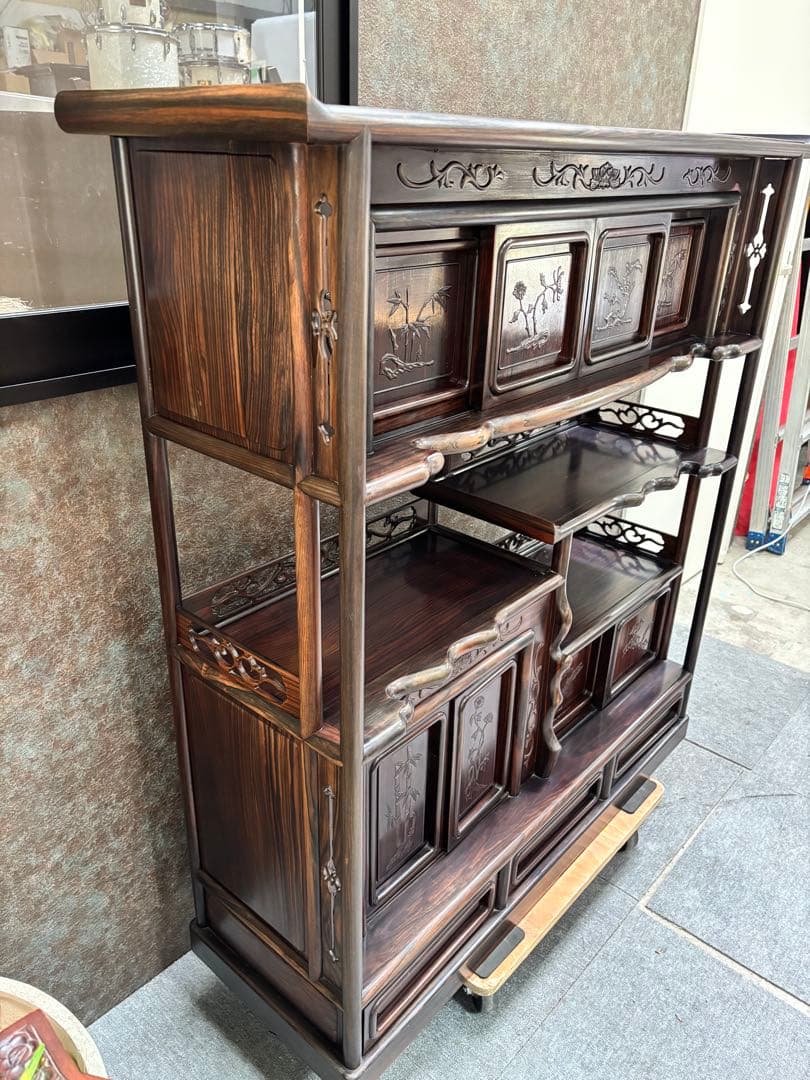 彫刻入り 黒檀 紫檀 飾り棚 茶箪笥 アンティーク