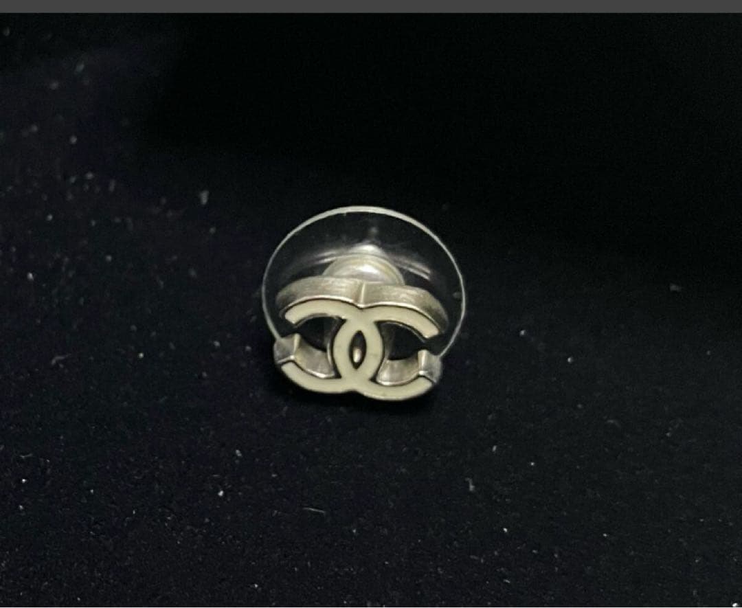 極美品CHANEL ココマーク 片耳ピアス ホワイト系 正規品 シャネル ピアス