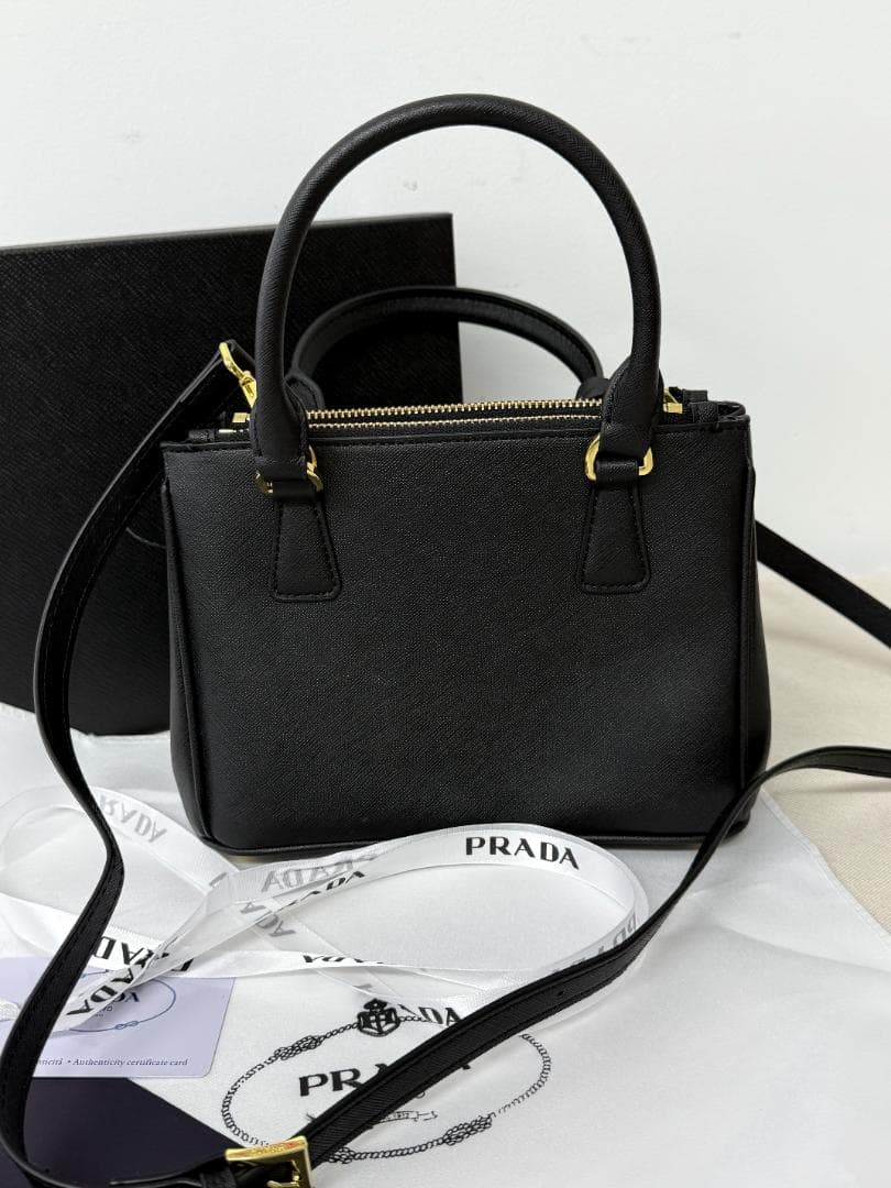 セール！ブラックレザー ショルダーバッグ