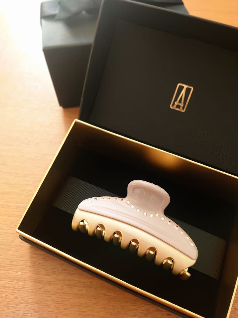 アレクサンドルドゥパリ スワロフスキー ヴァンドームクリップ ベージュ