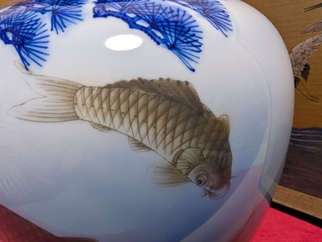 深川製磁　花瓶　『鯉と松』