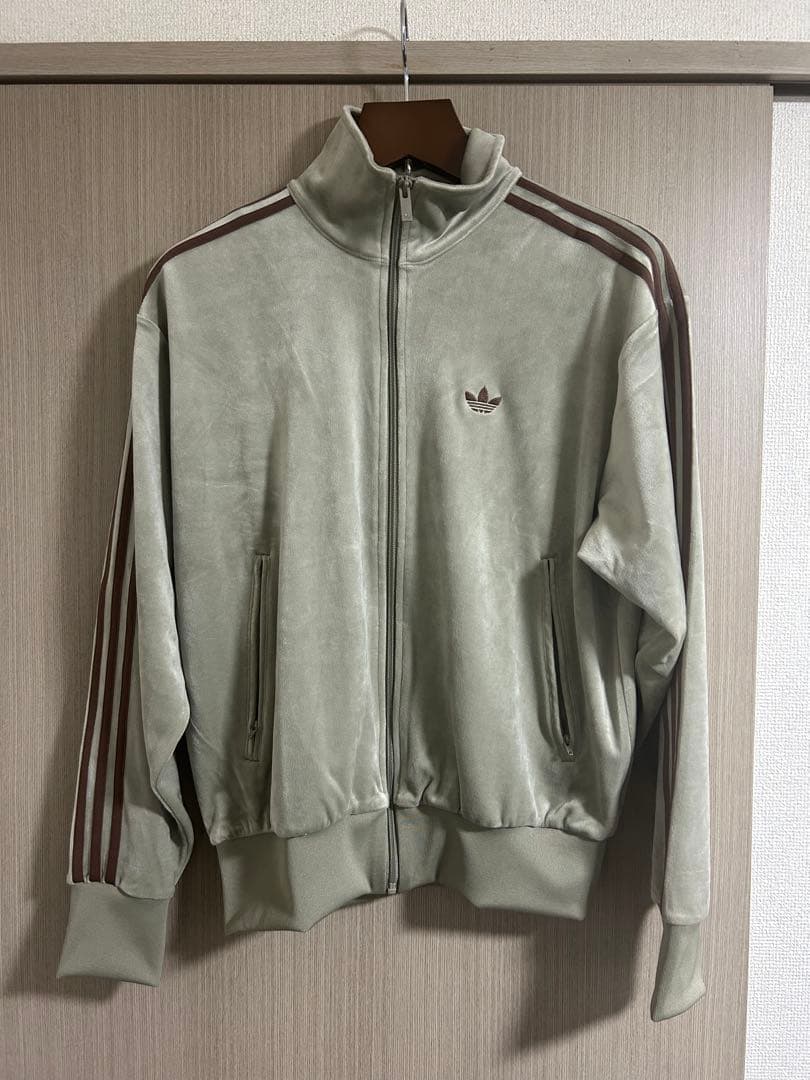 adidas ベロアトラックジャケット　ベージュ　M