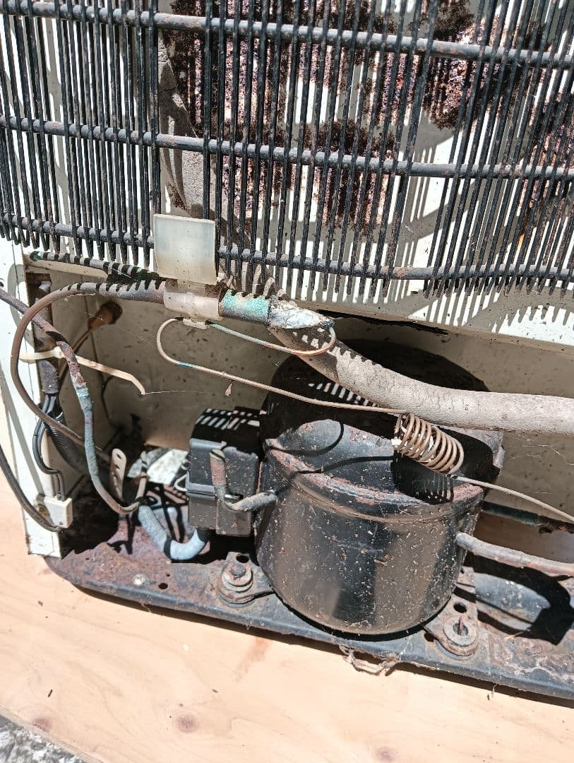 ヴィンテージ冷凍庫 シャープ電気冷凍庫 FJ-63A　1991年製