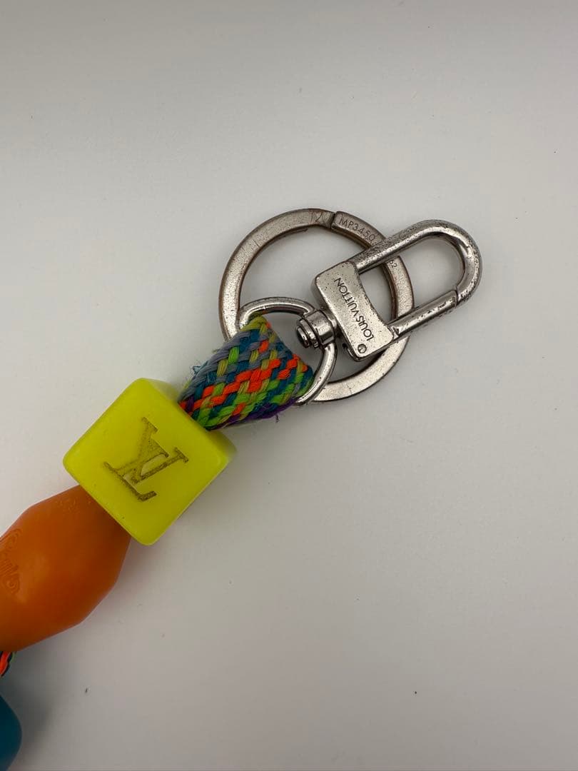 LOUIS VUITTON ルイヴィトン ポルトクレ LV プレイ キーホルダー