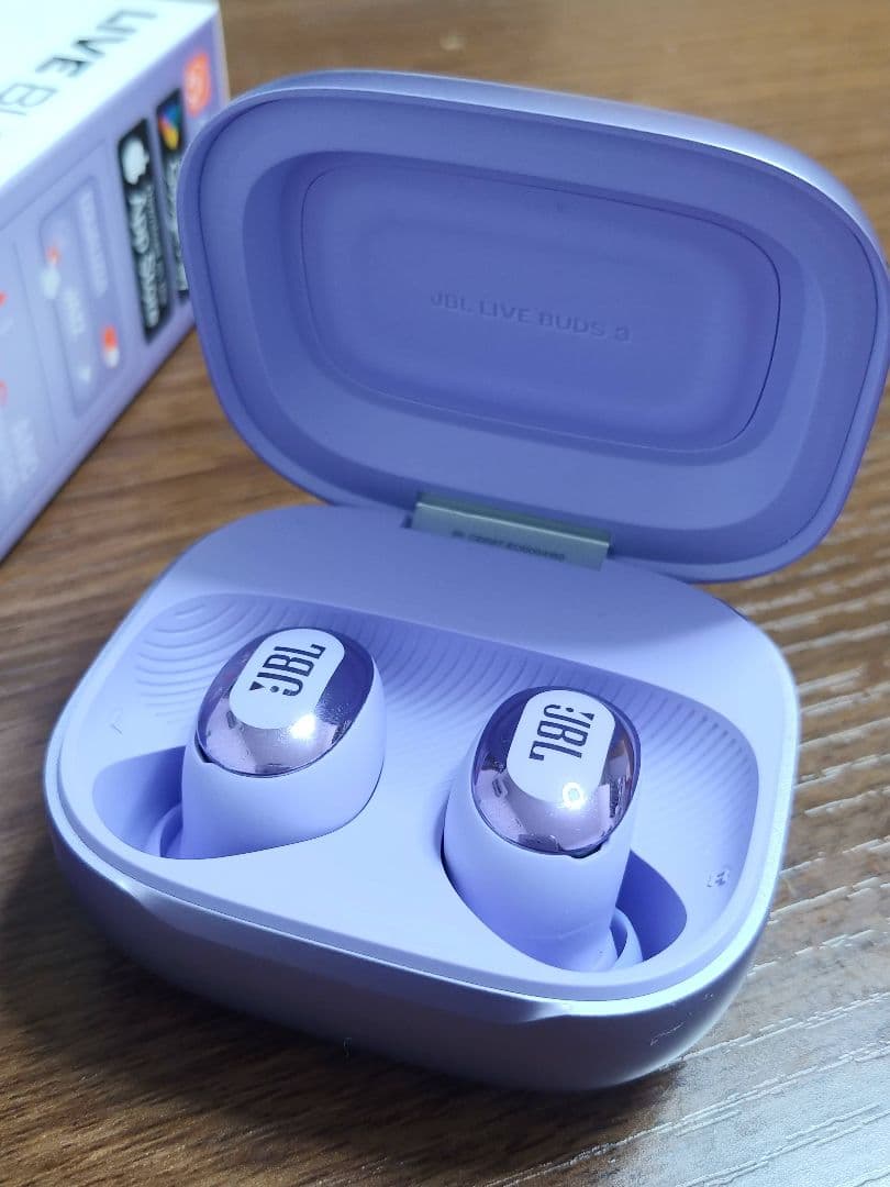 美品 JBL LIVE BUDS 3 パープル ディスプレイ搭載