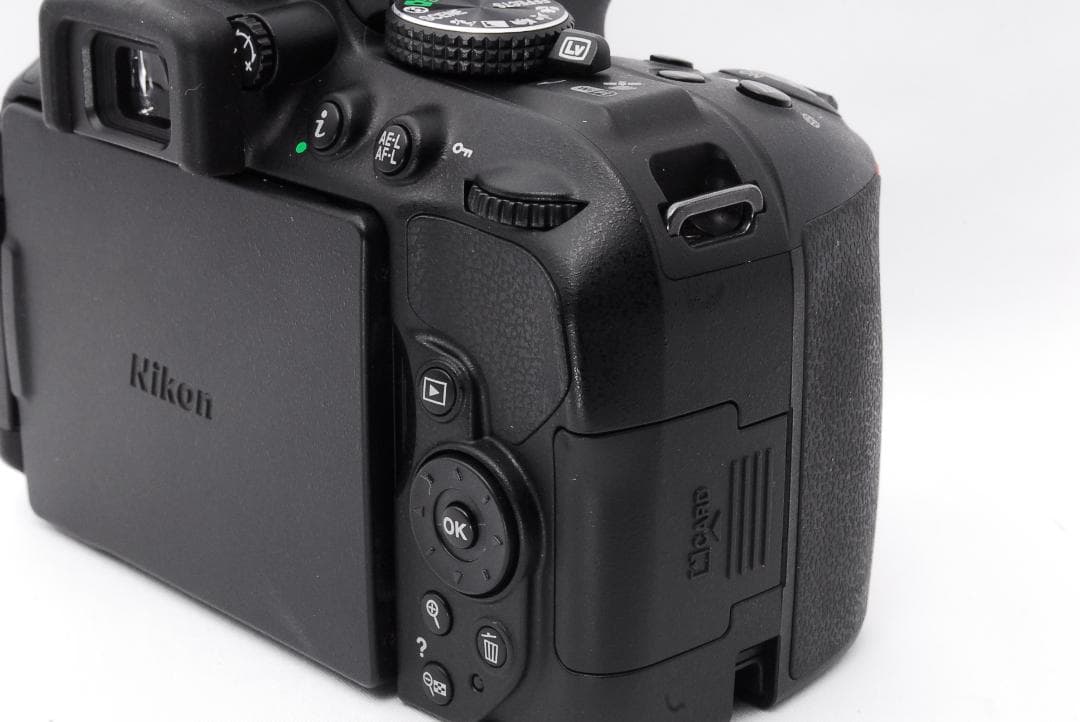 使用回数少な目 Wi-Fi搭載機 Nikon D5300 ダブルレンズセット