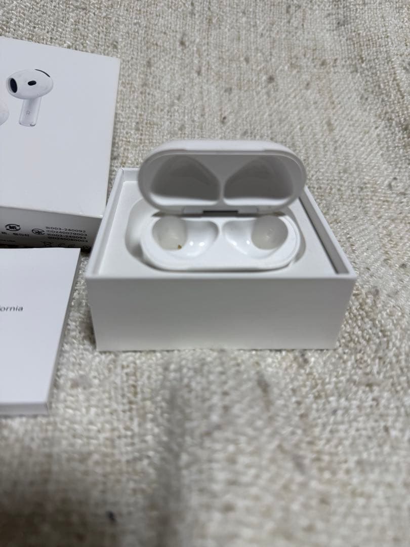AirPods 第4世代 ノイズキャンセリング付き　充電ケースのみ