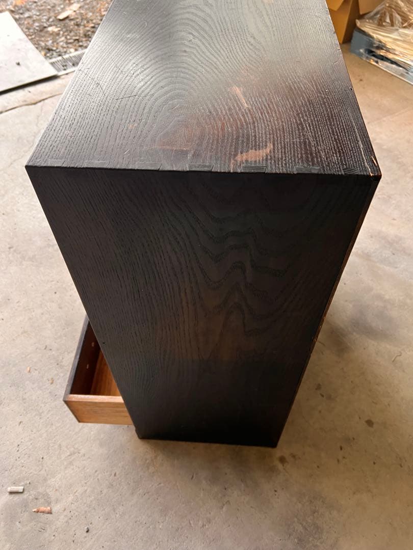 大型ダークブラウン箪笥 彫刻装飾付き