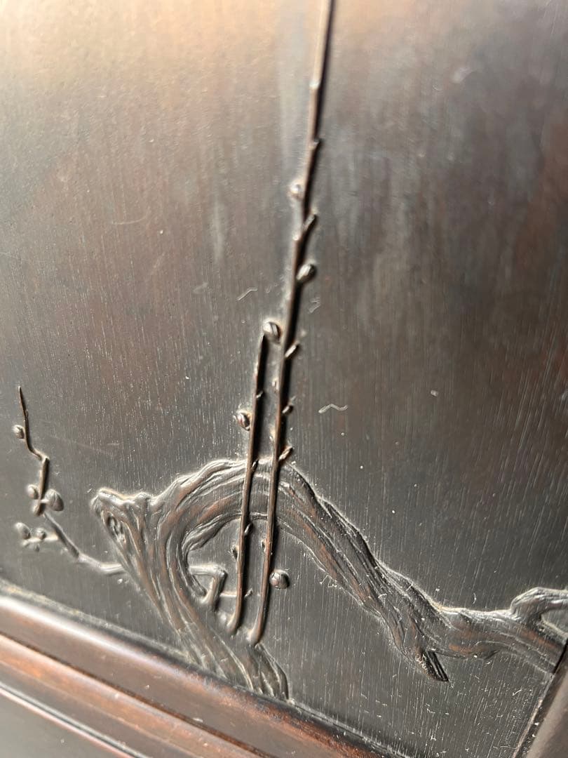 大型ダークブラウン箪笥 彫刻装飾付き