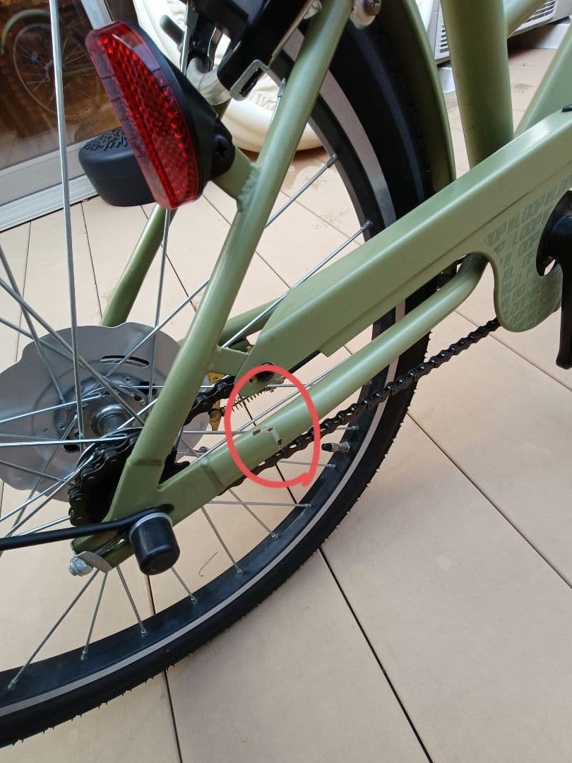 ２０２５年購入　22インチオリーブグリーン シティバイク 前面バスケット付き