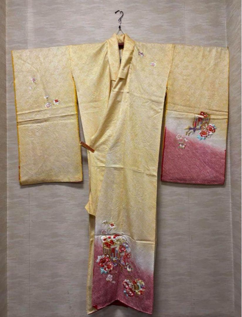 七五三　四ツ身女の子着物　正絹　仮絵羽　艶やか黄色　豪華絞り　刺繍　御所車