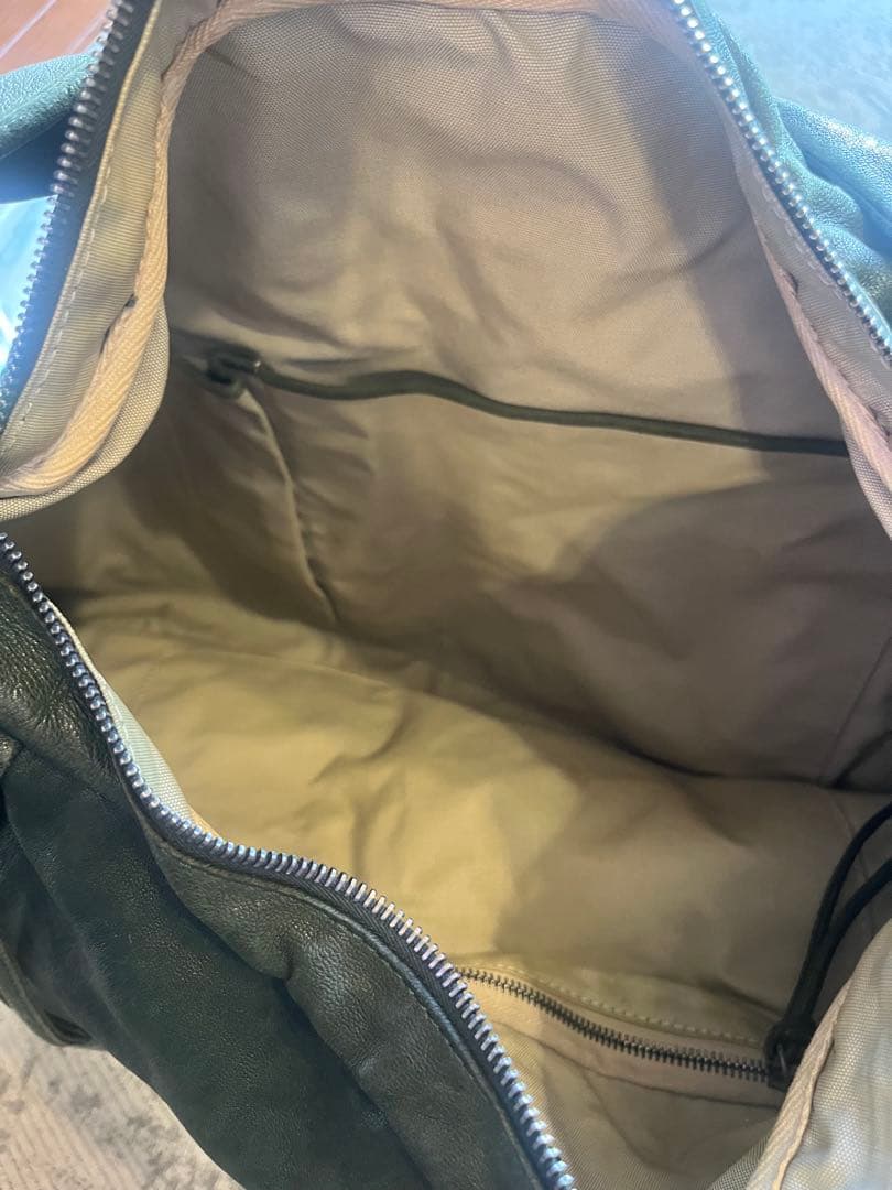 MARNI ダークグリーン ショルダーバッグ(チャーム付き)