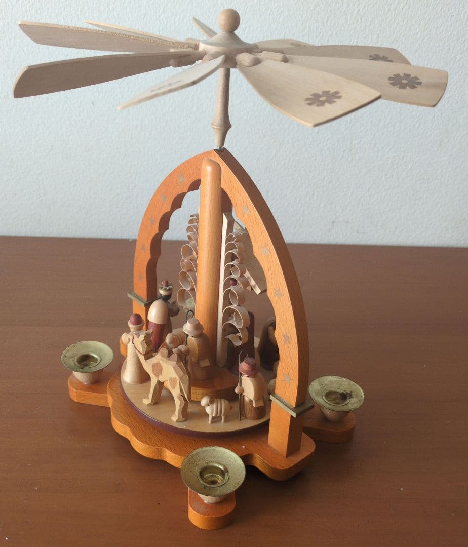 ドイツ　木製クリスマスピラミッド