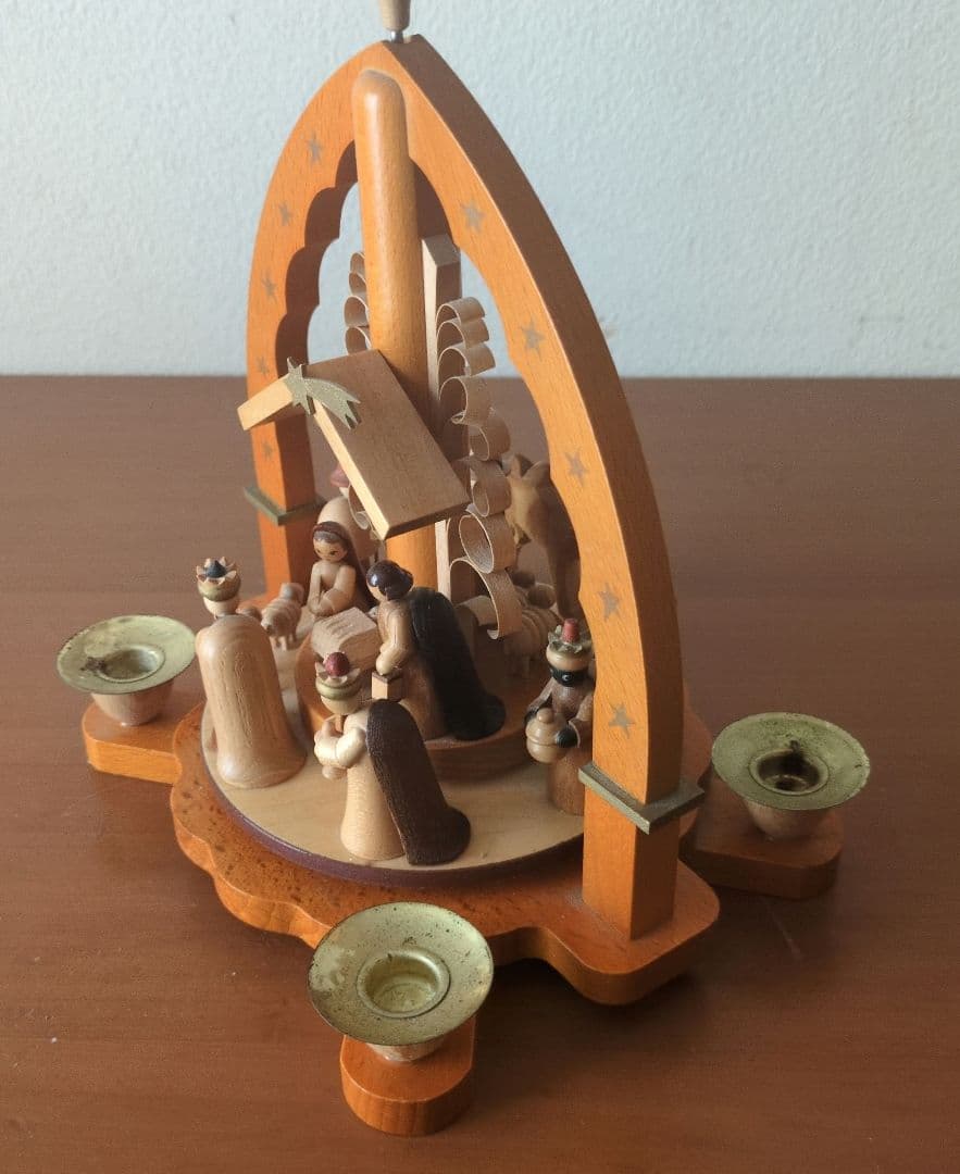 ドイツ　木製クリスマスピラミッド