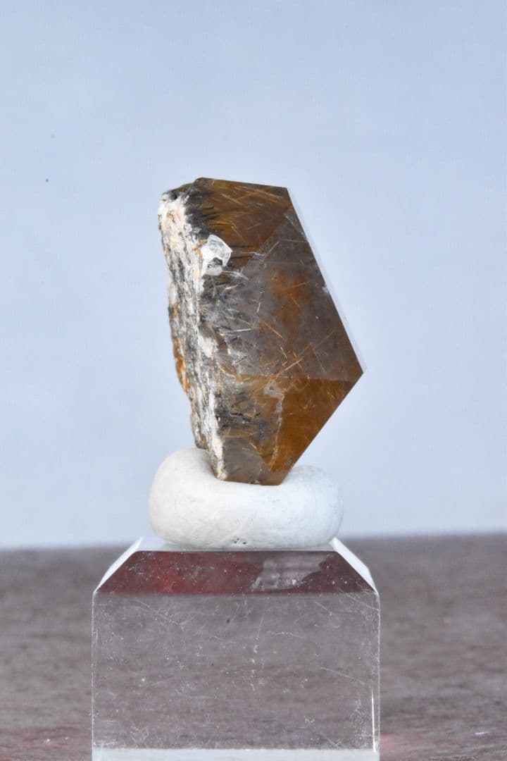 ザギ・マウンテン産 ルチルインクォーツ DT01