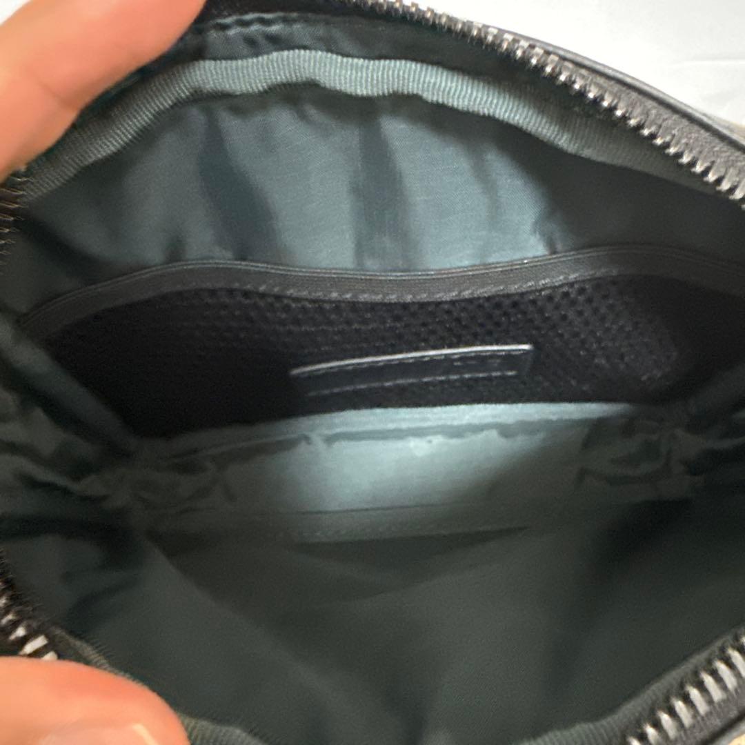 希少LACOSTE ブラック ショルダーバッグ新作