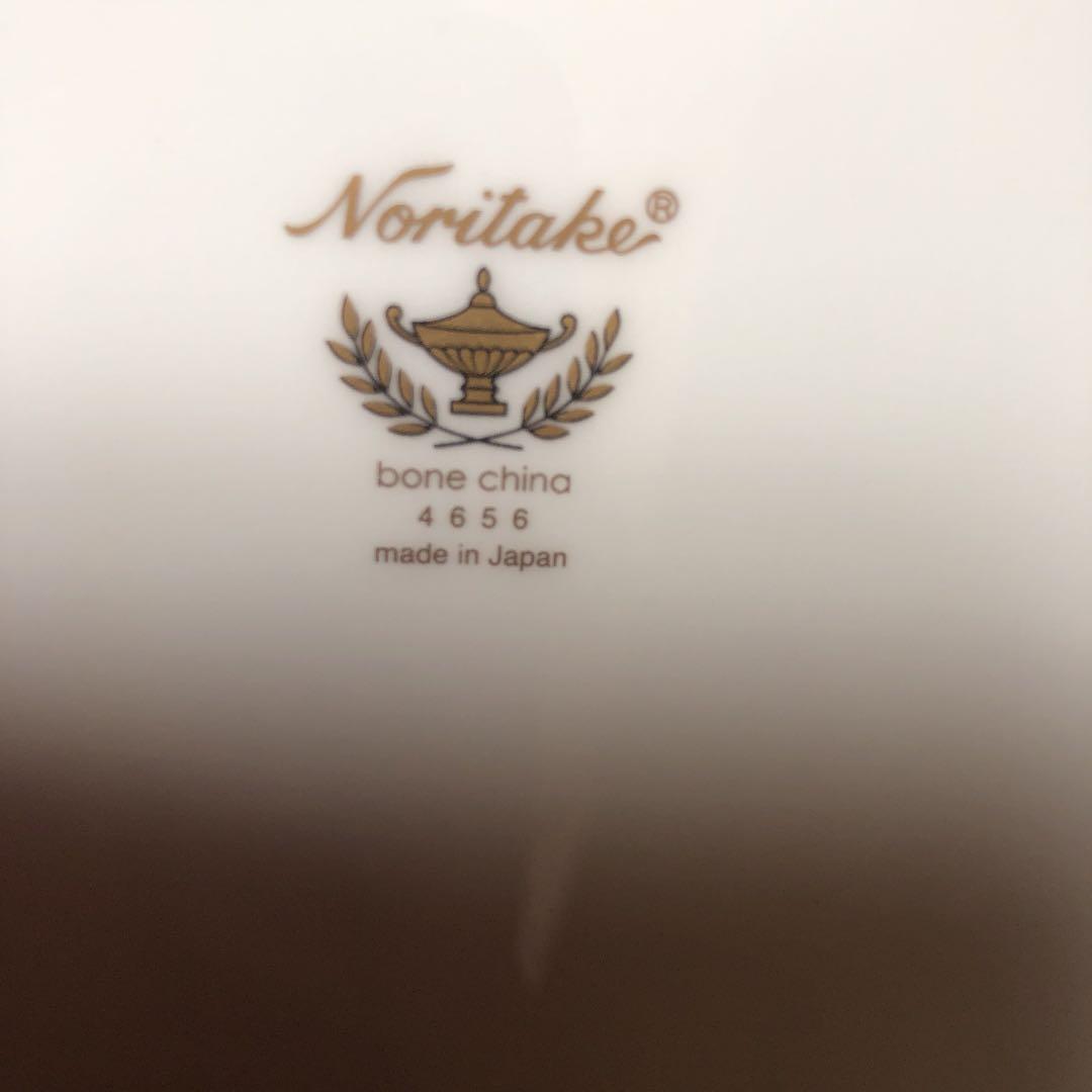 ノリタケ100周年を記念して作られた物で、四季をモチーフにした飾り皿です。