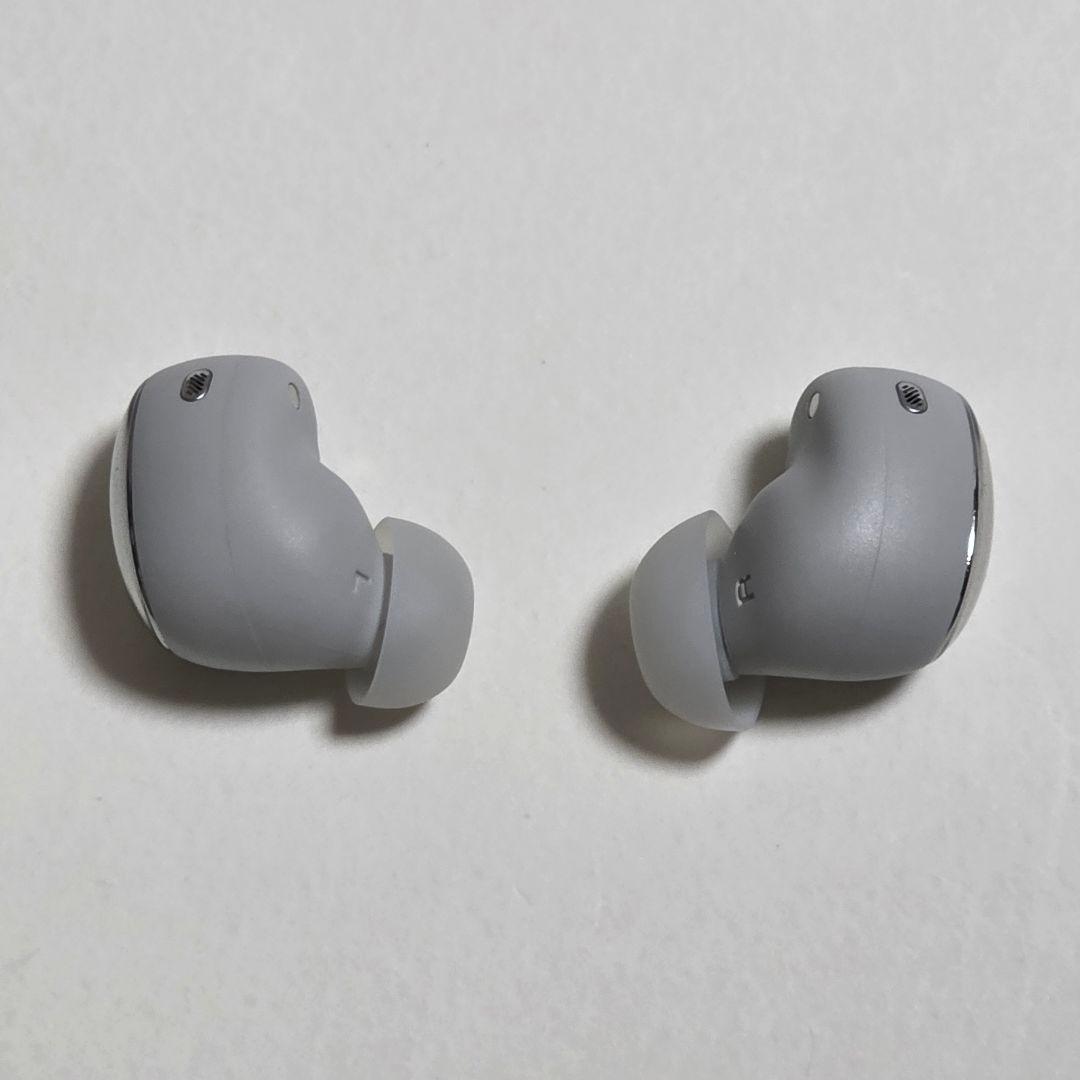 JBL　ノイズキャンセリングイヤホン「LIVE BUDS 3 」シルバー