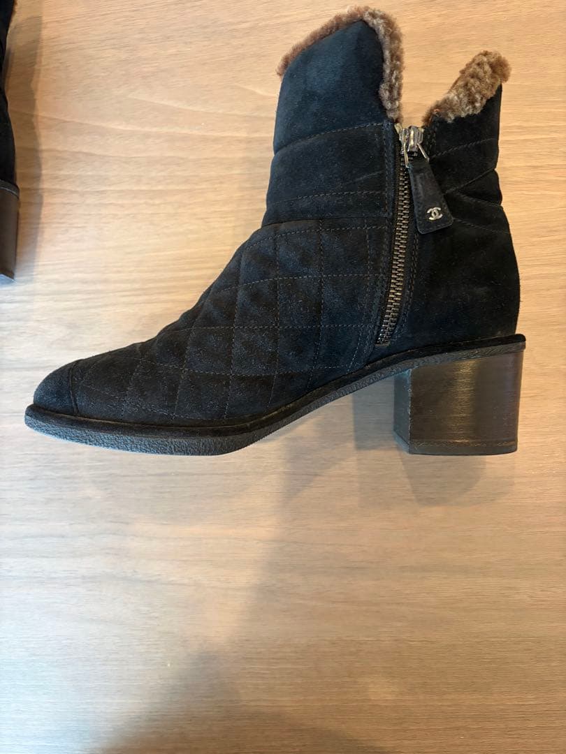 シャネルCHANEL⭐️ファー付きブラックスエードムートンブーツ