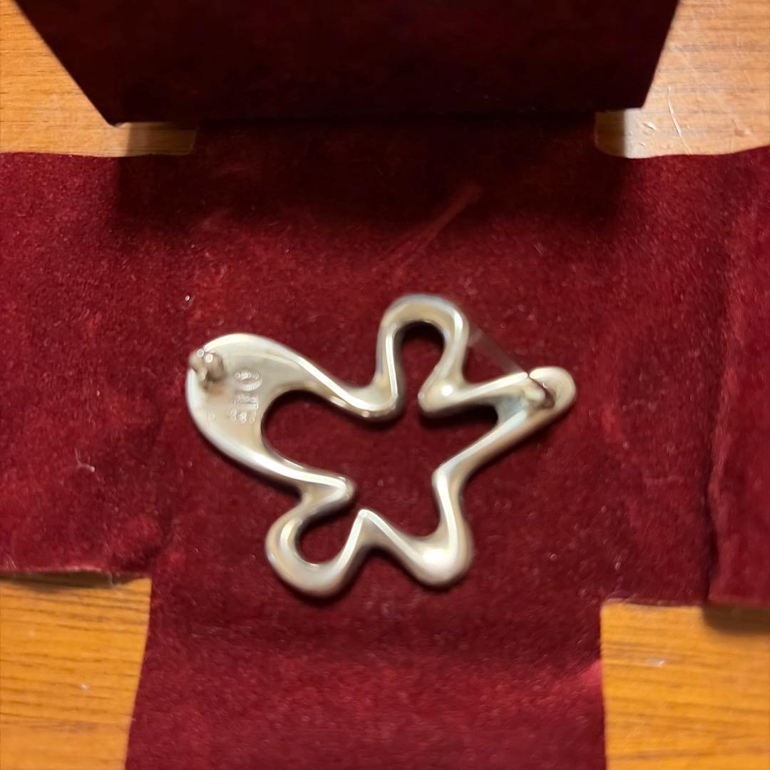   シルバー 花型ブローチ