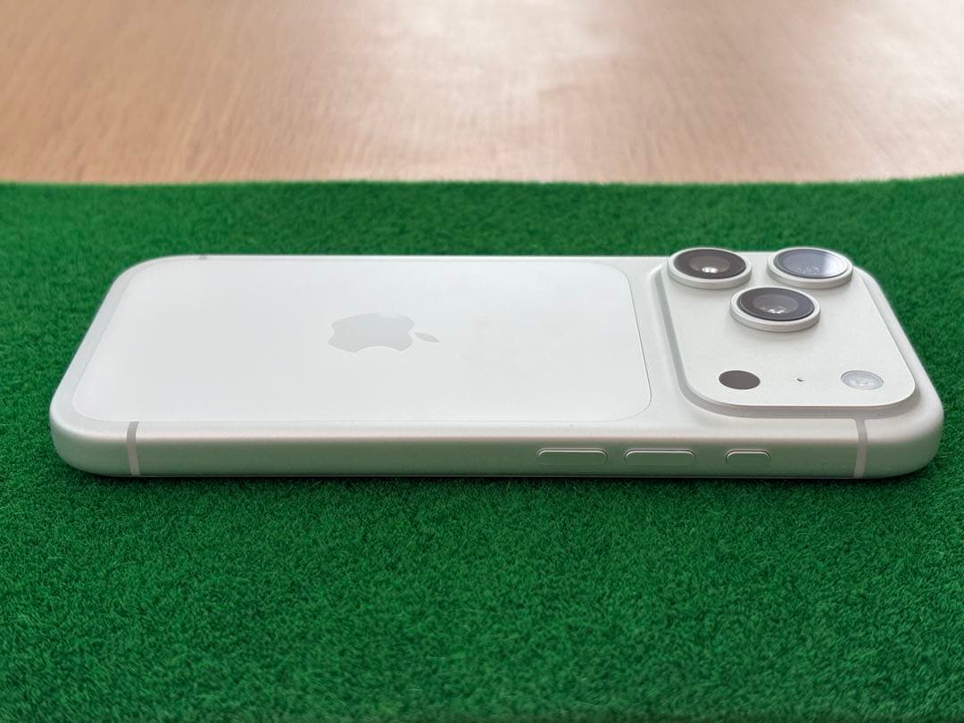 【美品】iPhone17Pro 256GB アメリカ版 シルバー