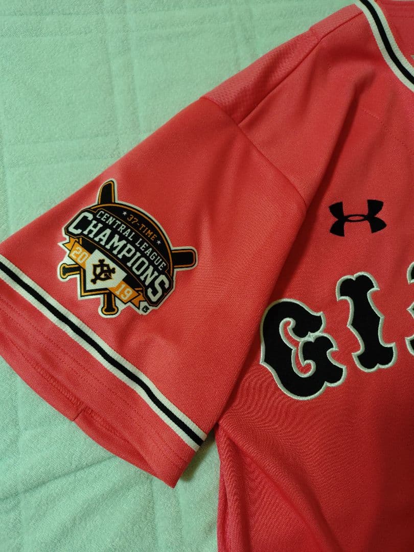 #巨人　ジャイアンツ　菅野智之　アンダーアーマー　ピンク