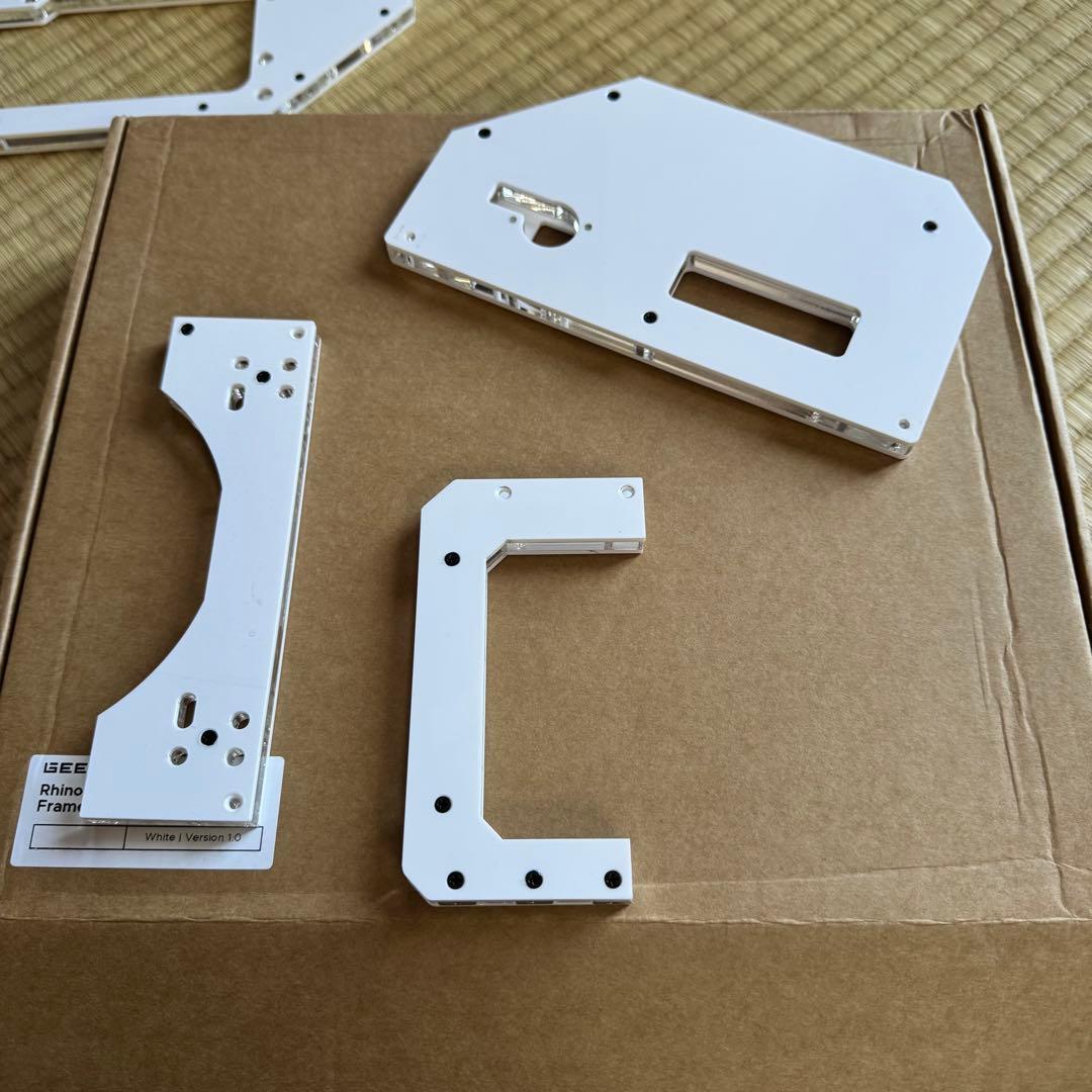 Geeek Rhino M mATX オープンエアケース ホワイト