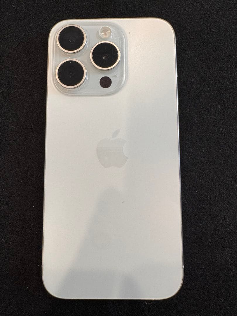 iPhone 15 Pro 256GBホワイトチタニウム　美品　 86%