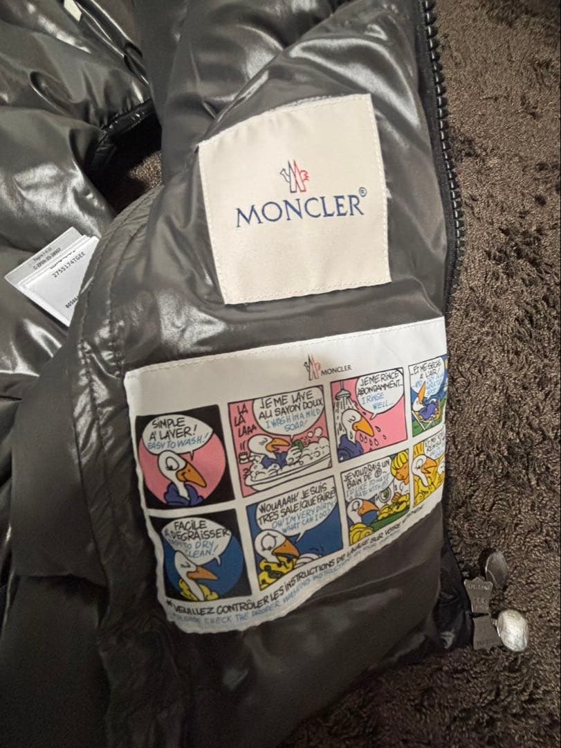 MONCLER ブラック フード付きダウンベスト