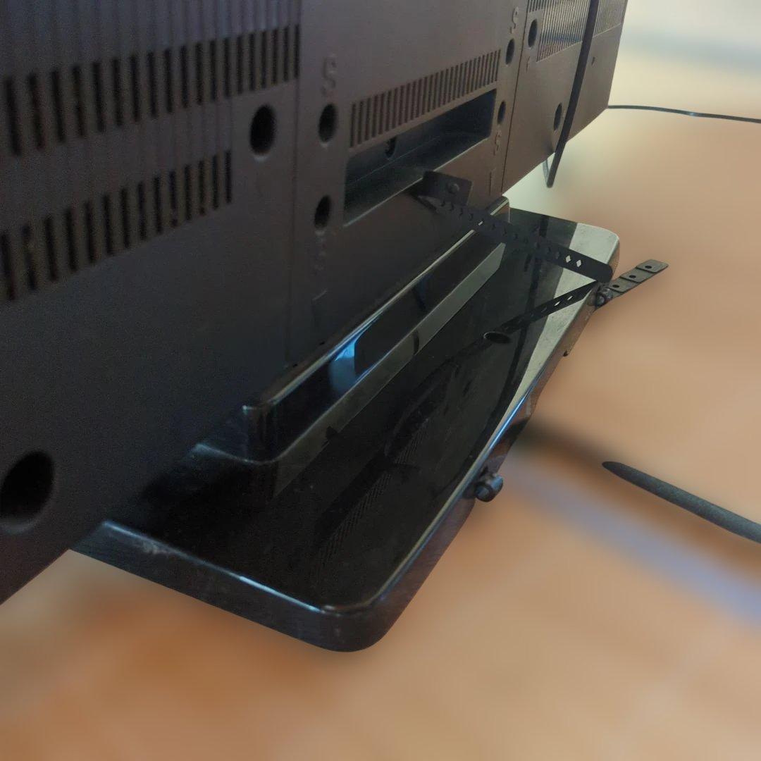 TOSHIBA　REGZA　40インチ　TV