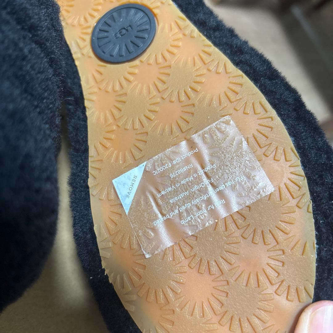 UGG ブラック ファーサンダル　早い者勝ち！！