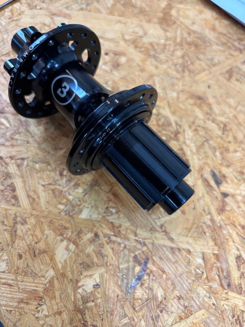 グラベルハブ　ボムトラック