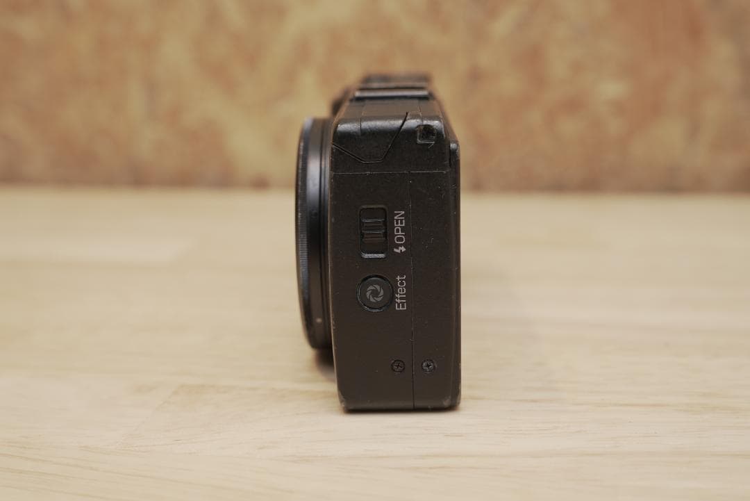 RICOH デジタルカメラ GR (APS-C) 初代モデル