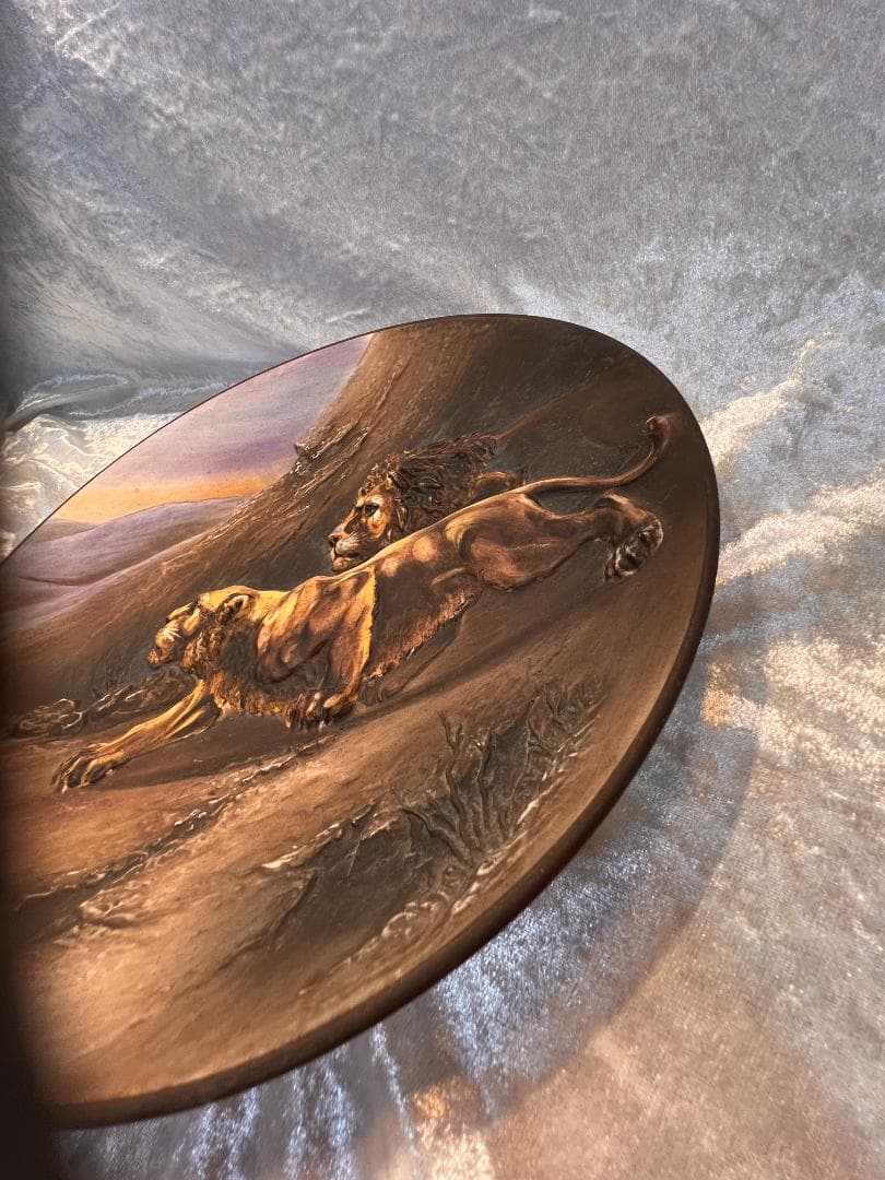 オールドノリタケのモールド　ライオンのデザイン　皿　プレート　飾り皿　盛り上げ