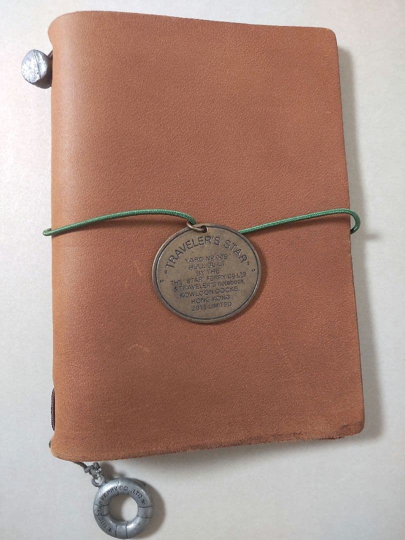 トラベラーズノート パスポートサイズ5周年 スターエディション（チャーム２個付）