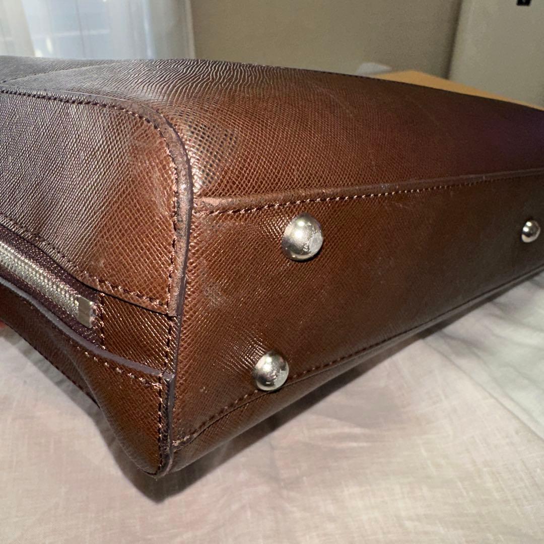 ペッレモルビダ　キャピターノ　ダークブラウン