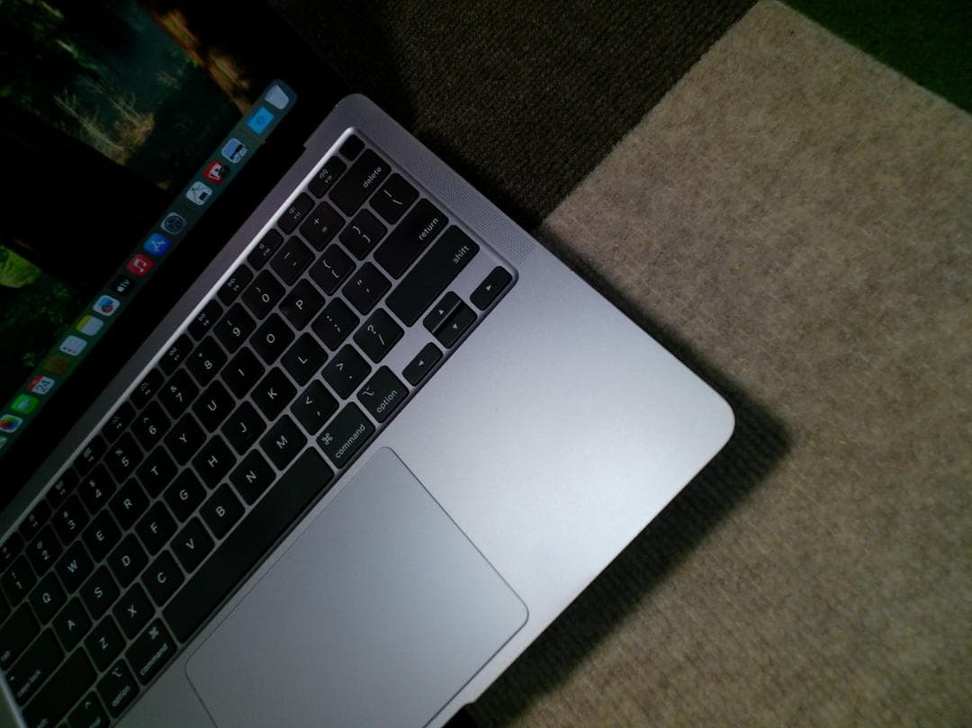 Mac Air 2020 A2179 13㌅ バッテリー正常『充放電3回』