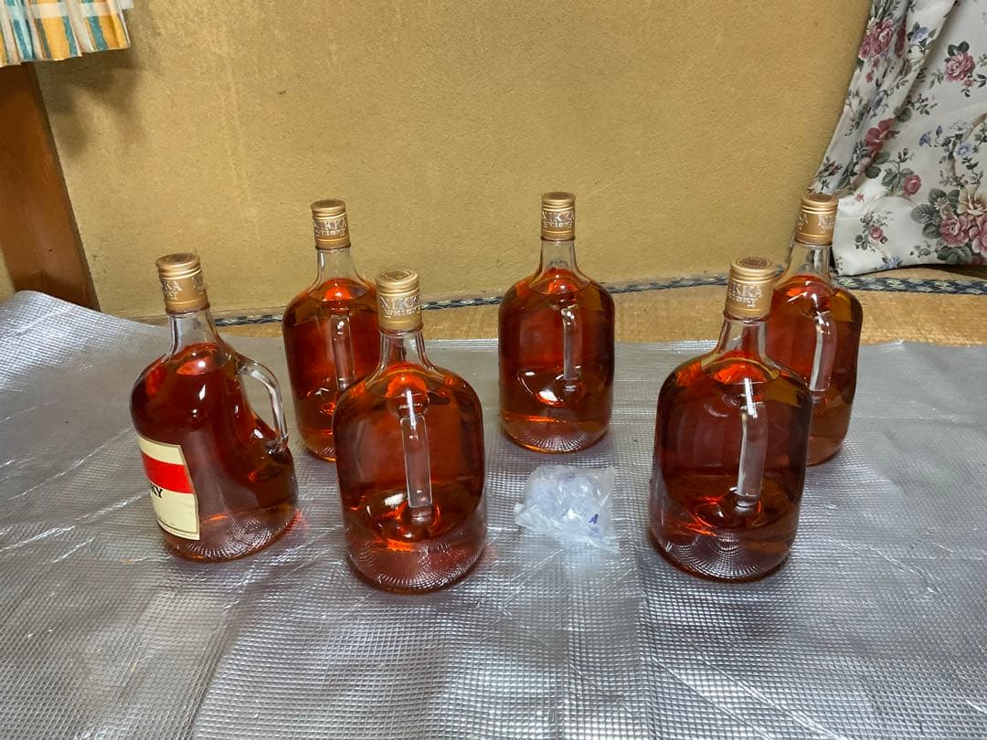 ニッカ・ウヰスキー／HI NIKKA・WHISKY・DX。1920ml、39度。