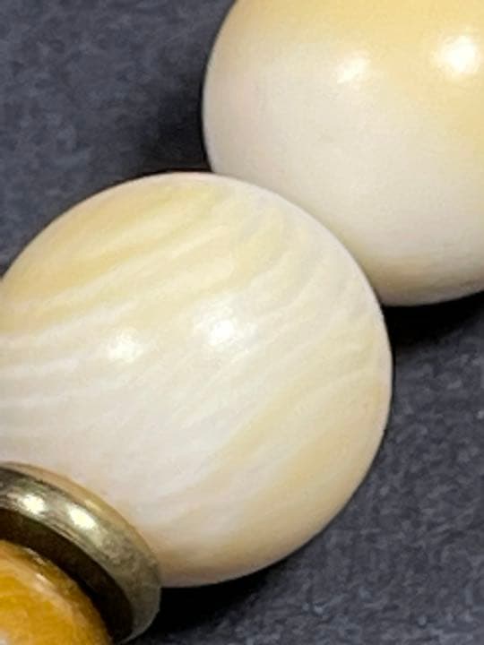 数珠 念珠 仏教美術 玉直径1.2cm 重量５1.6ｇです。中古品です。