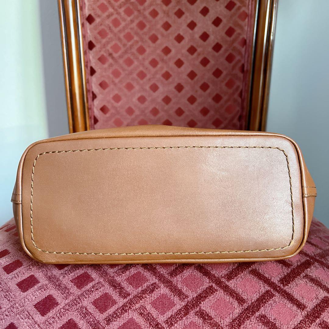 美品　BALLYバリー レザー トート　バッグ パンチング　ロゴ キーホルダー