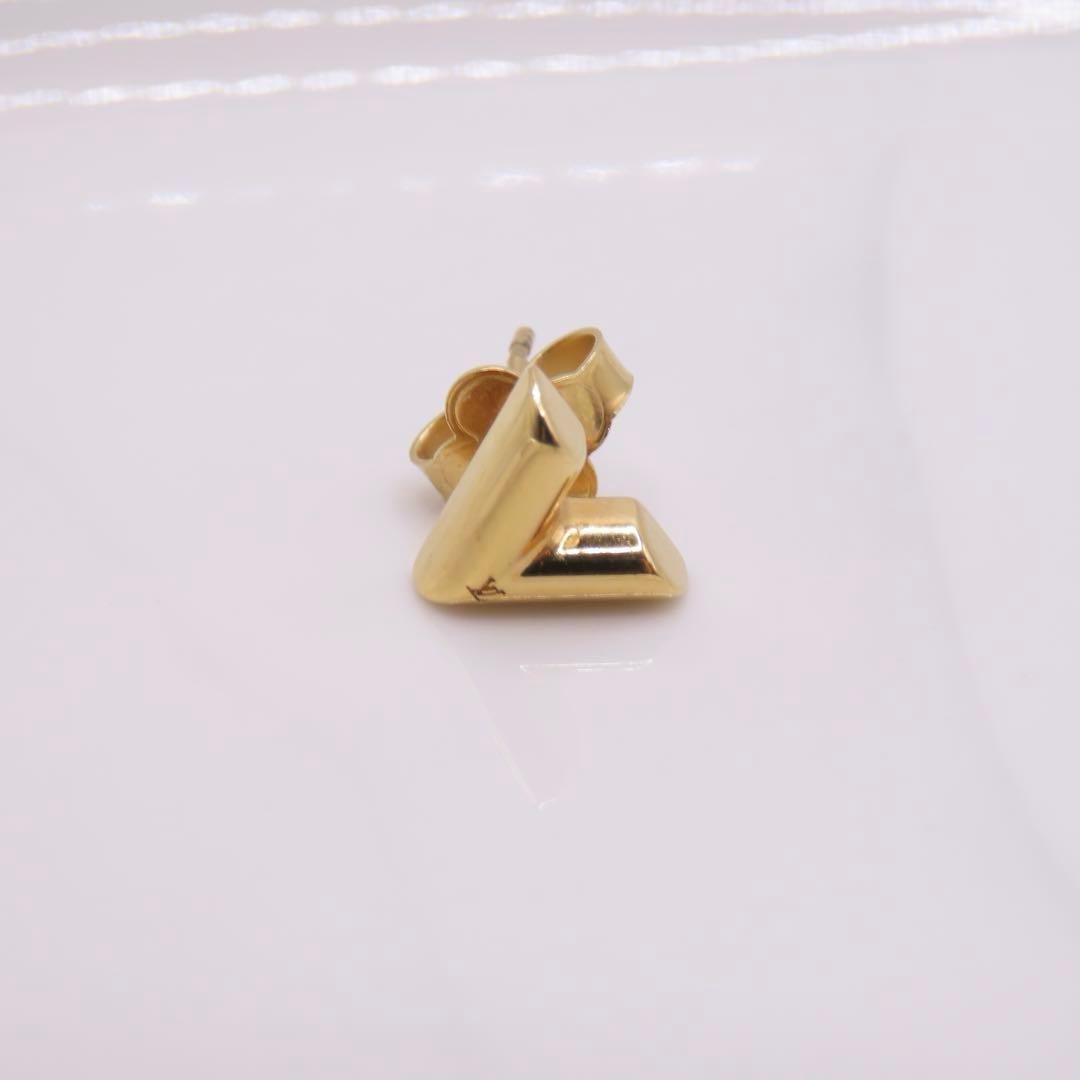 Louis Vuitton ゴールド V字型 ピアス(片耳）　エッセンシャル　V
