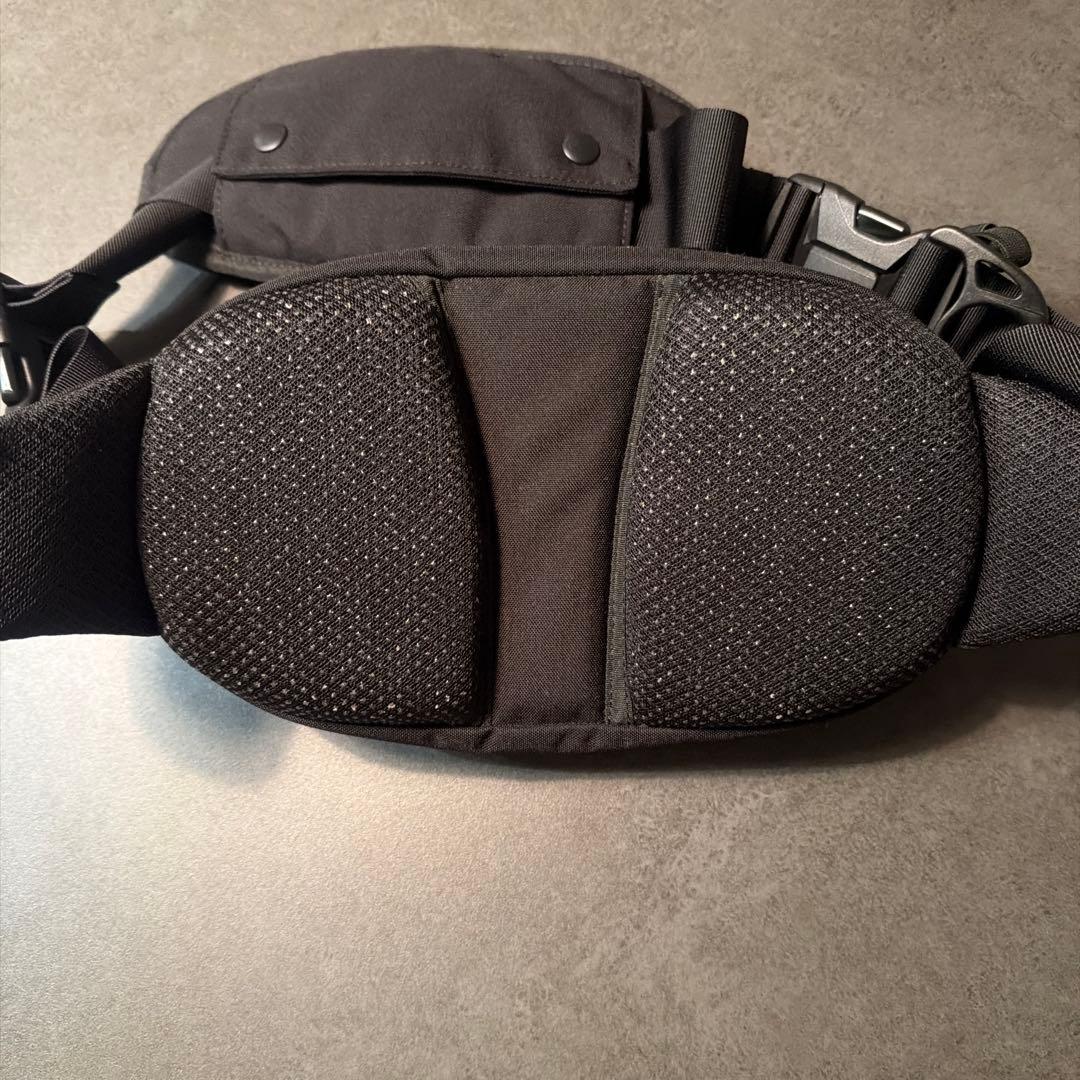 【あお】Hugoo ヒップシート　ブラック×イエロー　ハグー 箱無し