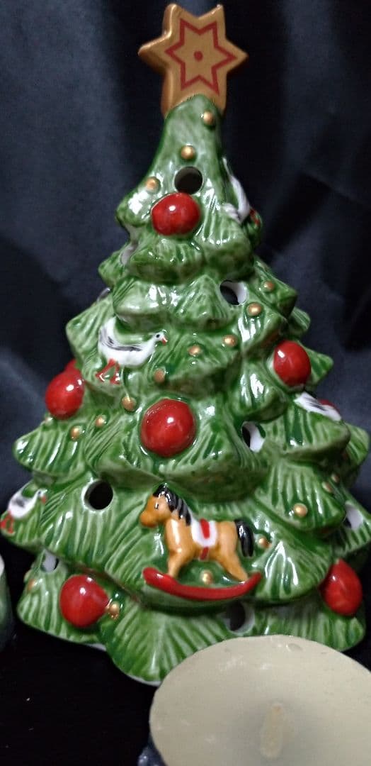 ビレロイボッホ　サンタとエルフと暖炉の置物