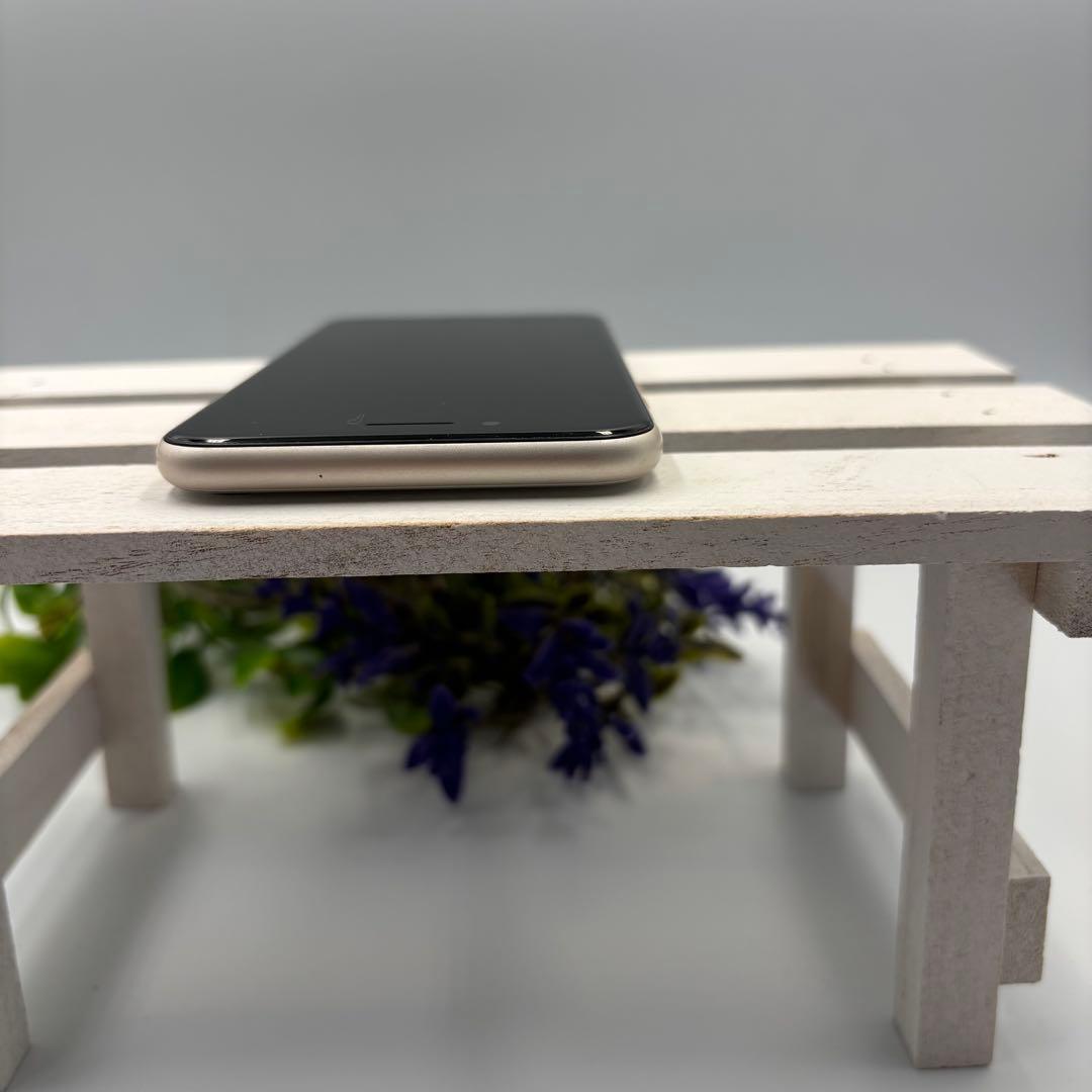 【美品】iPhone SE第3世代 64GB スターライト 7