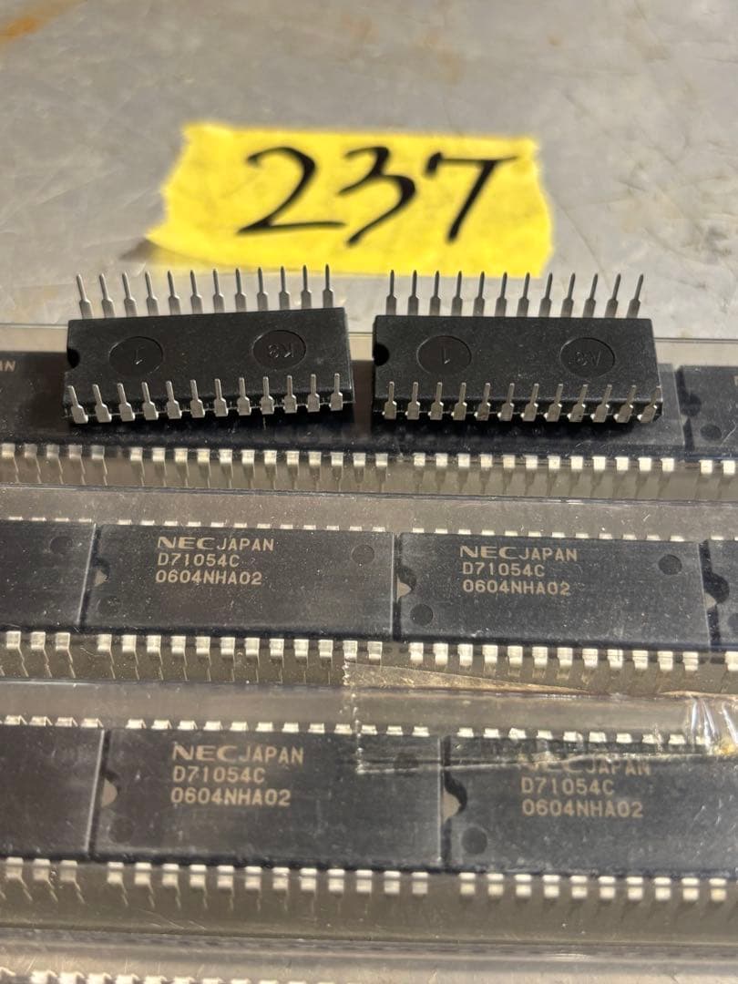 (105個)集積回路 電子部品ICチップNEC D71054C。新品同様。未使用