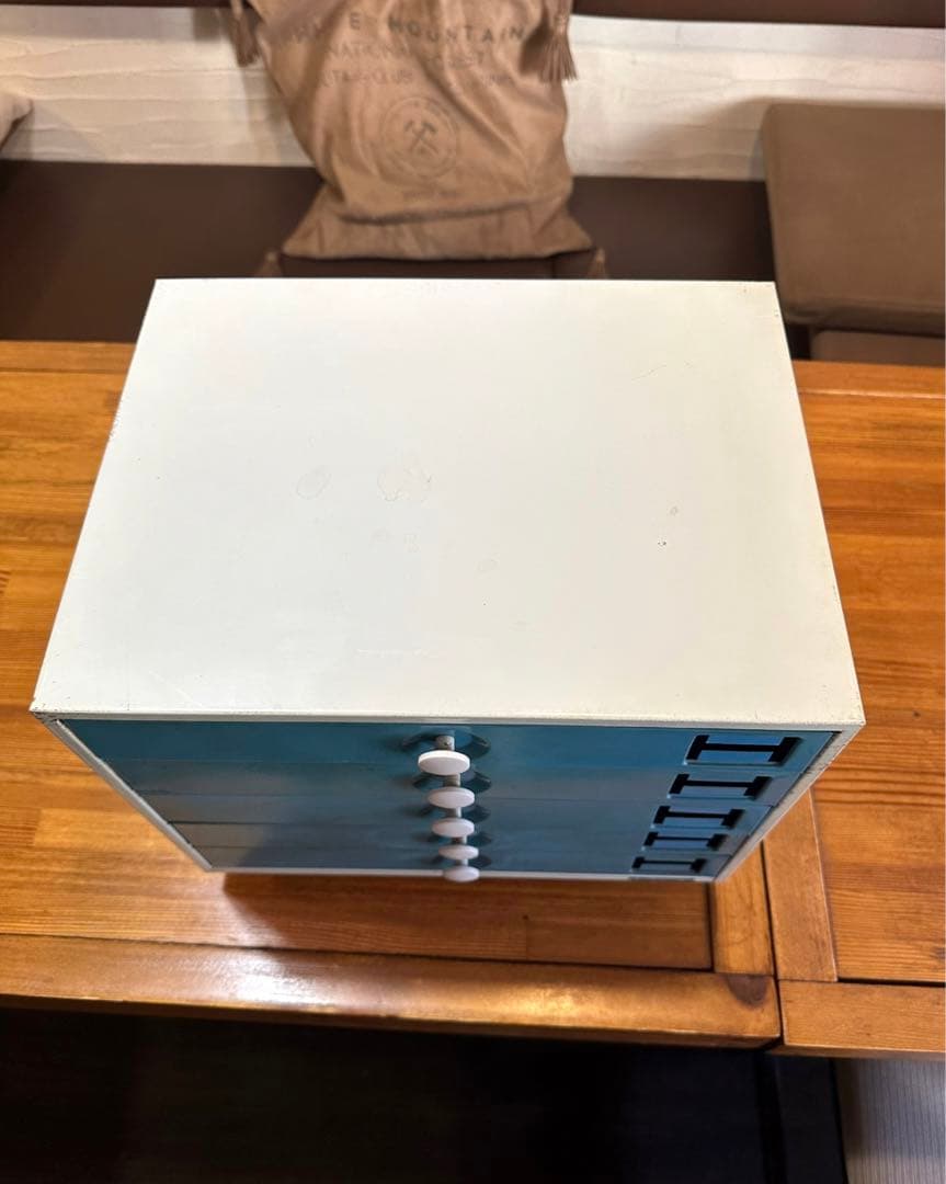 レトロポップ　スチールキャビネット　レターケース　引き出し　脚付き　書類棚