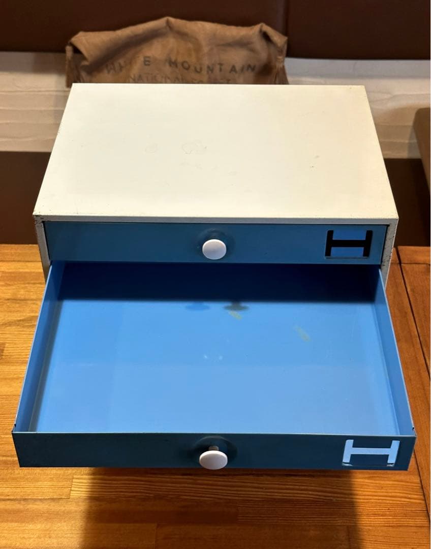 レトロポップ　スチールキャビネット　レターケース　引き出し　脚付き　書類棚