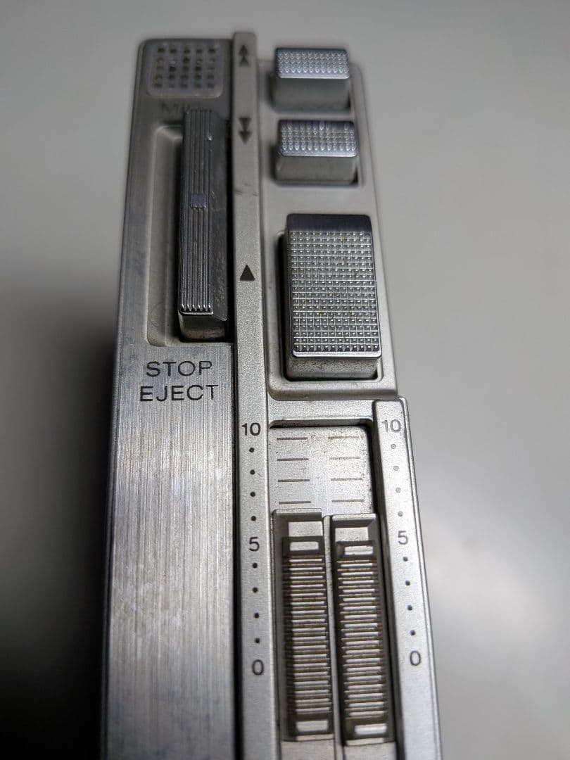 SONY WALKMAN TPS-L2 初代ウォークマン ジャンク品ヘッドホン付