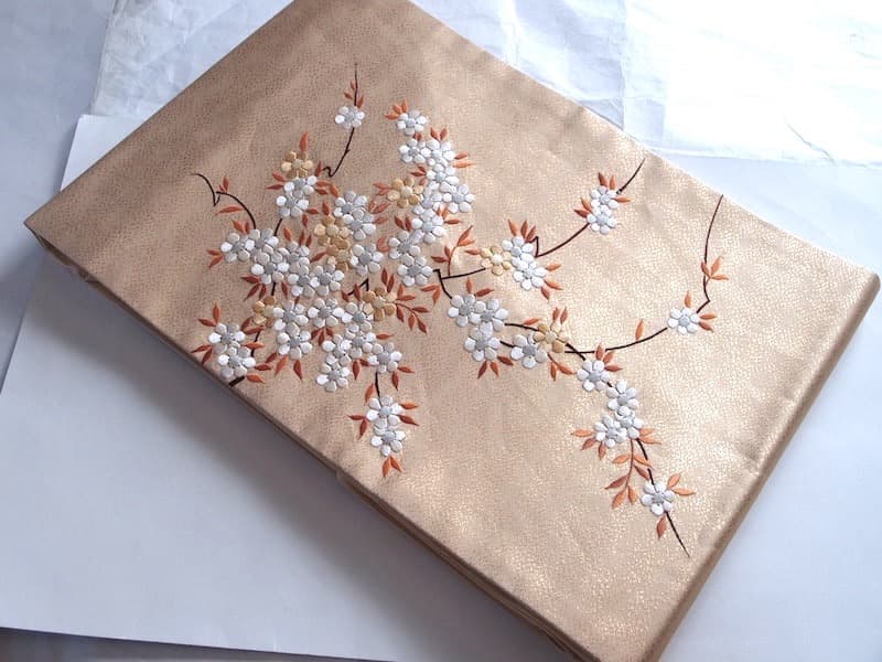 刺繍入　九寸名古屋帯（桜のような）長366 正絹美品